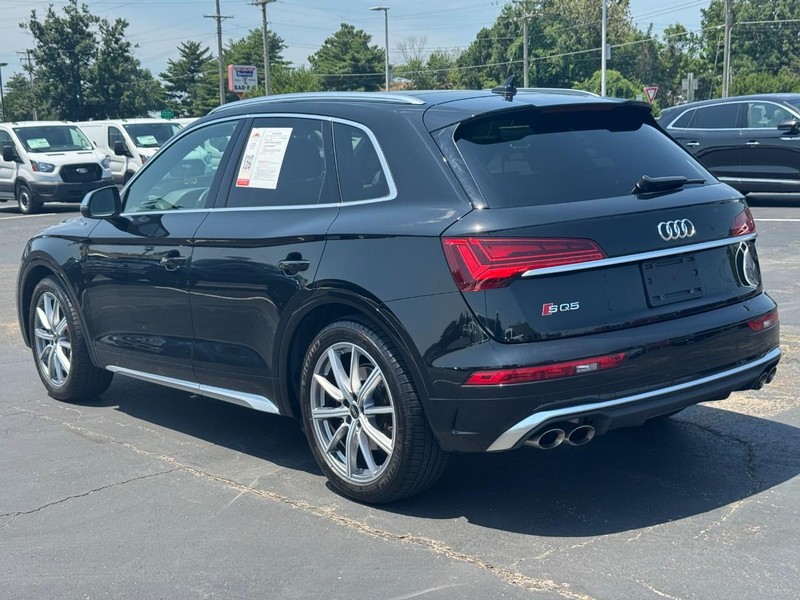 Audi SQ5 Vehicle Full-screen Gallery Image 07