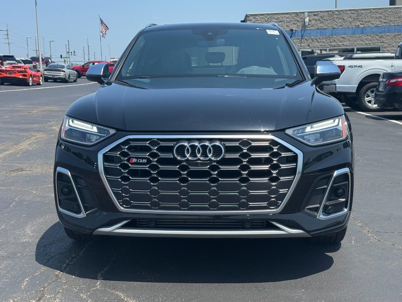 Audi SQ5 Vehicle Full-screen Gallery Image 10
