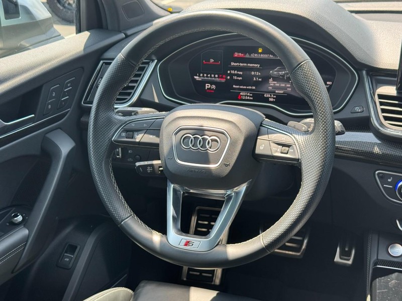 Audi SQ5 Vehicle Full-screen Gallery Image 14