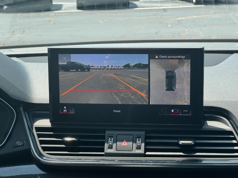 Audi SQ5 Vehicle Full-screen Gallery Image 15