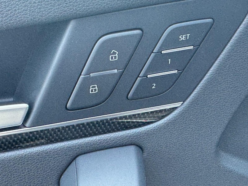Audi SQ5 Vehicle Full-screen Gallery Image 18