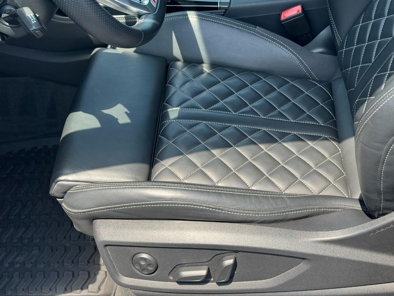 Audi SQ5 Vehicle Full-screen Gallery Image 20