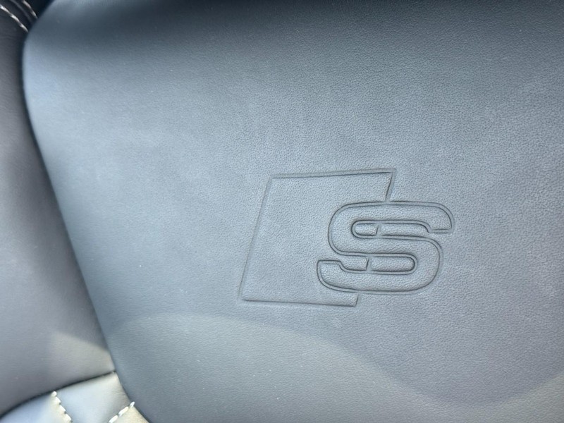 Audi SQ5 Vehicle Full-screen Gallery Image 21