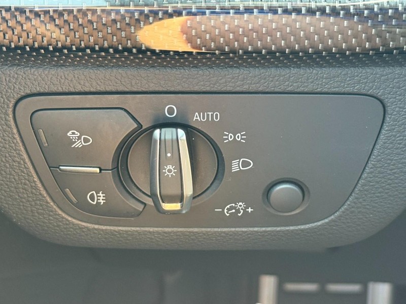 Audi SQ5 Vehicle Full-screen Gallery Image 22