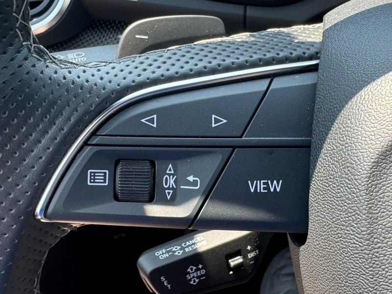 Audi SQ5 Vehicle Full-screen Gallery Image 23