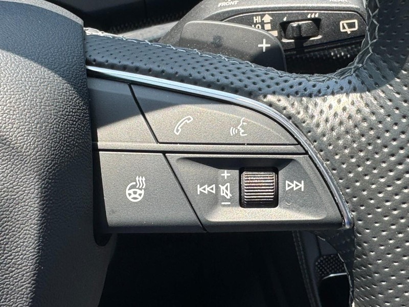 Audi SQ5 Vehicle Full-screen Gallery Image 24