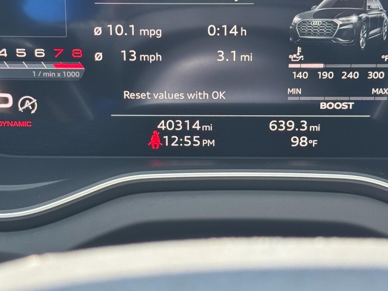 Audi SQ5 Vehicle Full-screen Gallery Image 26