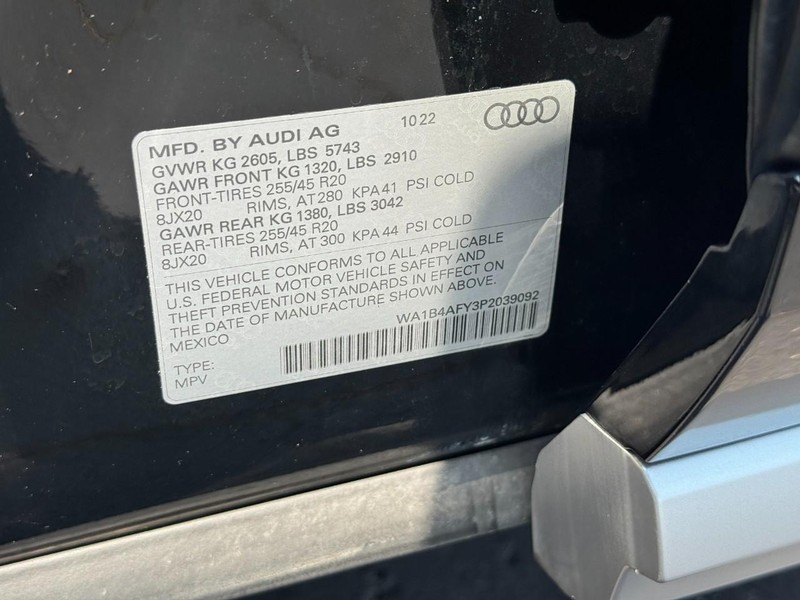 Audi SQ5 Vehicle Full-screen Gallery Image 29