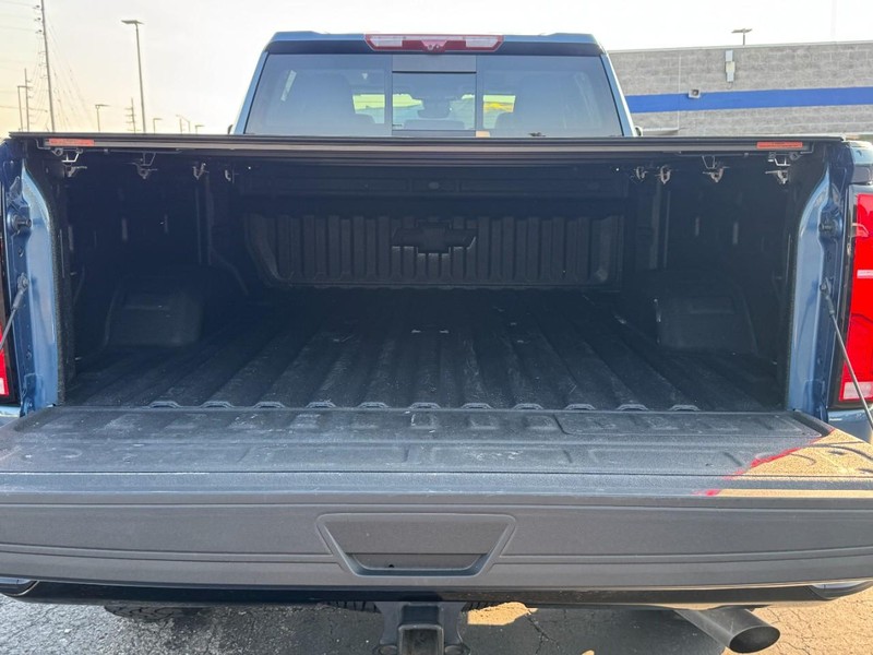 Chevrolet Silverado 2500HD Vehicle Full-screen Gallery Image 06