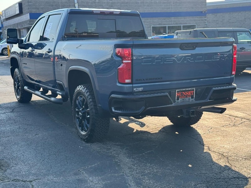 Chevrolet Silverado 2500HD Vehicle Full-screen Gallery Image 07