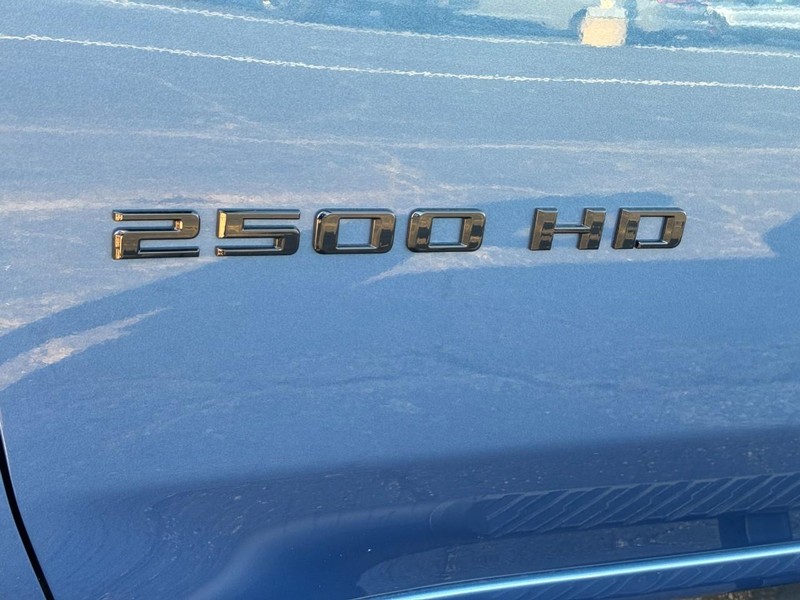 Chevrolet Silverado 2500HD Vehicle Full-screen Gallery Image 09