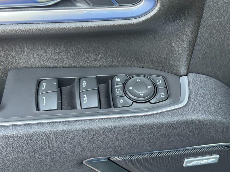 Chevrolet Silverado 2500HD Vehicle Full-screen Gallery Image 19