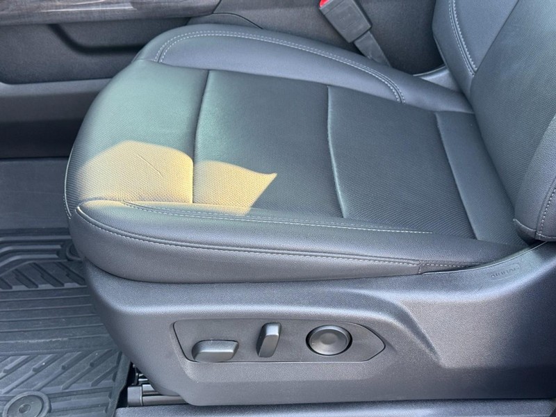 Chevrolet Silverado 2500HD Vehicle Full-screen Gallery Image 21