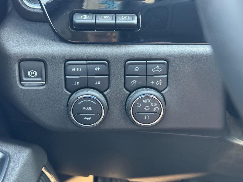 Chevrolet Silverado 2500HD Vehicle Full-screen Gallery Image 22