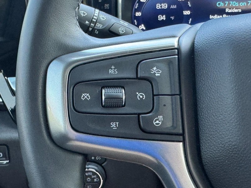 Chevrolet Silverado 2500HD Vehicle Full-screen Gallery Image 23