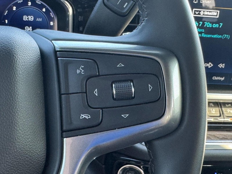 Chevrolet Silverado 2500HD Vehicle Full-screen Gallery Image 24