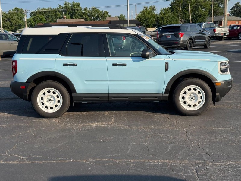 Ford Bronco Sport Vehicle Full-screen Gallery Image 02