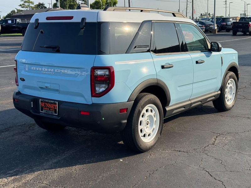 Ford Bronco Sport Vehicle Full-screen Gallery Image 03