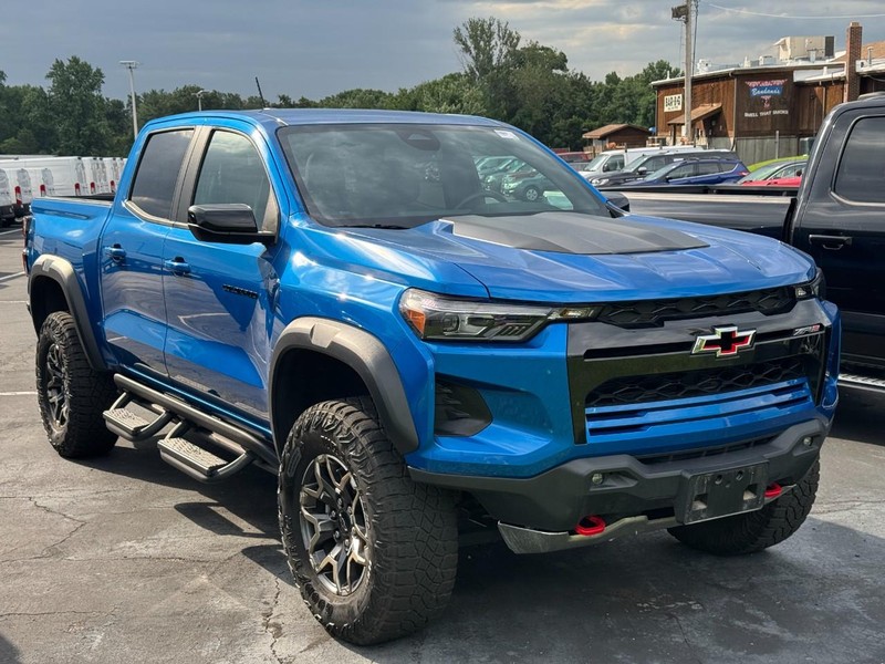 Chevrolet Colorado Vehicle Full-screen Gallery Image 02