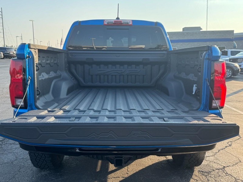 Chevrolet Colorado Vehicle Full-screen Gallery Image 06