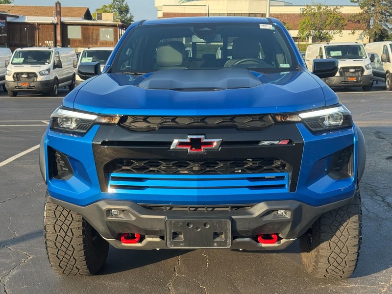 Chevrolet Colorado Vehicle Full-screen Gallery Image 10