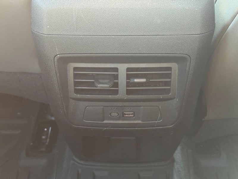 Chevrolet Colorado Vehicle Full-screen Gallery Image 12