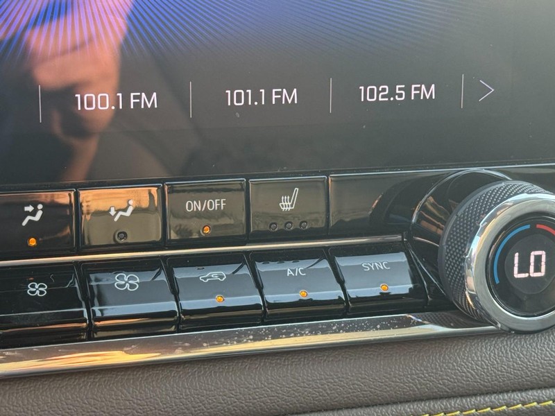 Chevrolet Colorado Vehicle Full-screen Gallery Image 24