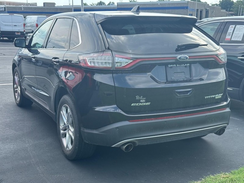 Ford Edge Vehicle Full-screen Gallery Image 04