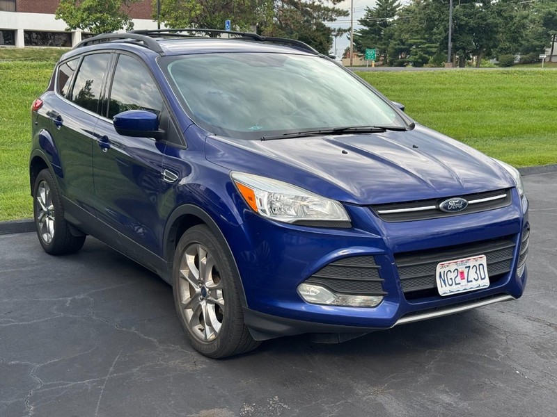 Ford Escape Vehicle Full-screen Gallery Image 02