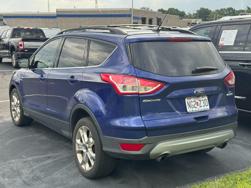 Ford Escape Vehicle Full-screen Gallery Image 04