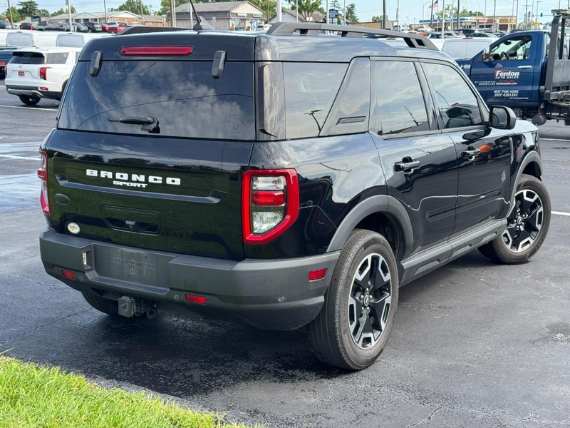 Ford Bronco Sport Vehicle Full-screen Gallery Image 03