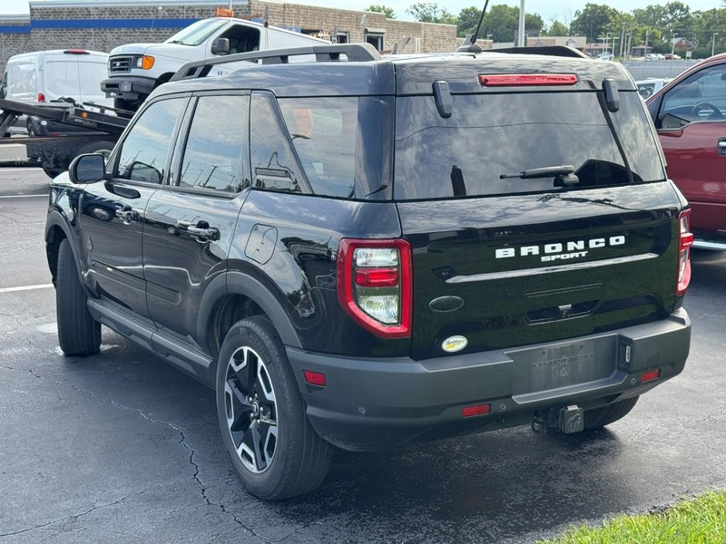 Ford Bronco Sport Vehicle Full-screen Gallery Image 04