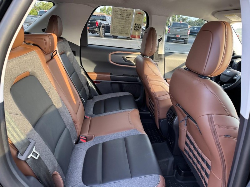 Ford Bronco Sport Vehicle Full-screen Gallery Image 12