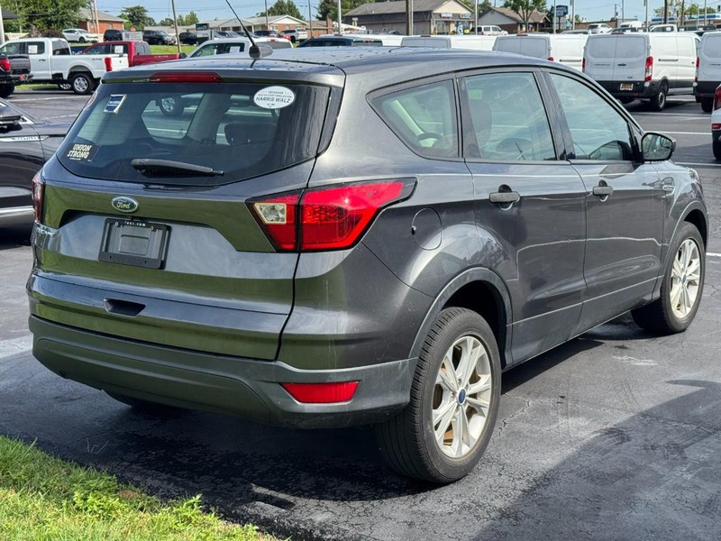 Ford Escape Vehicle Full-screen Gallery Image 03