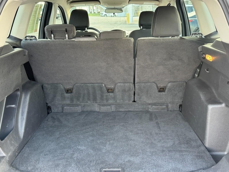 Ford Escape Vehicle Full-screen Gallery Image 05