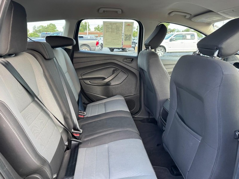 Ford Escape Vehicle Full-screen Gallery Image 10