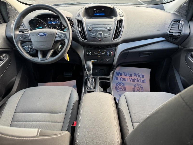 Ford Escape Vehicle Full-screen Gallery Image 11