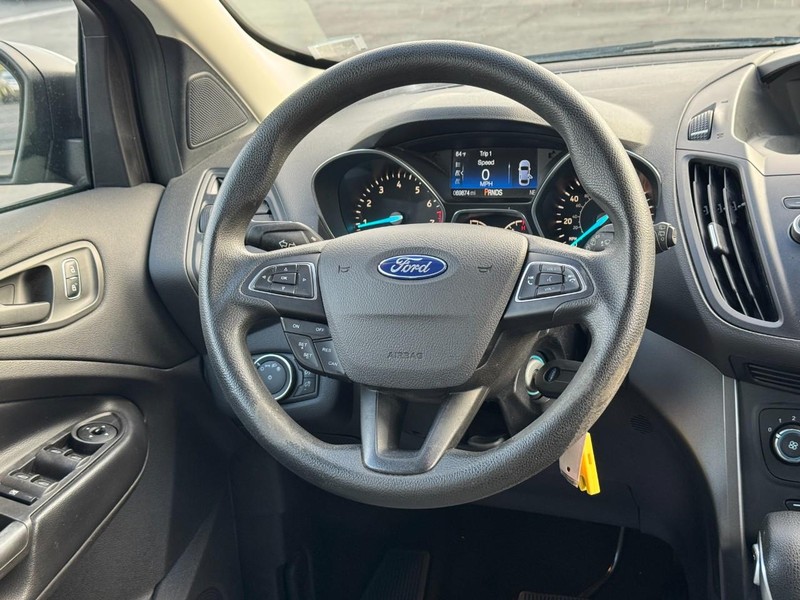 Ford Escape Vehicle Full-screen Gallery Image 12