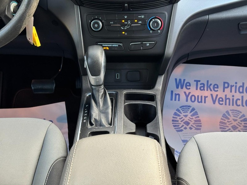 Ford Escape Vehicle Full-screen Gallery Image 14