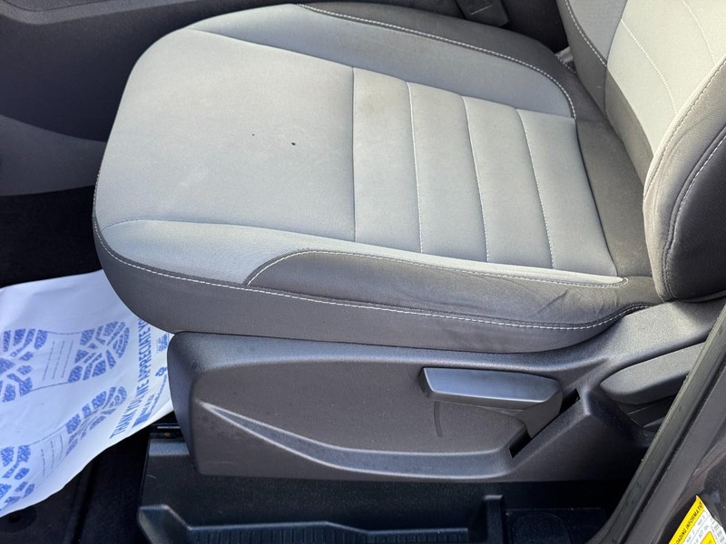 Ford Escape Vehicle Full-screen Gallery Image 16