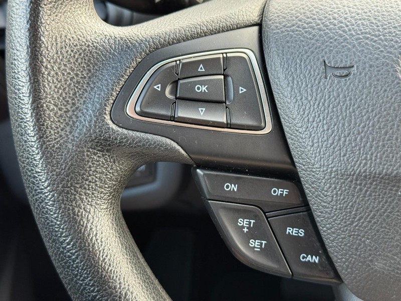 Ford Escape Vehicle Full-screen Gallery Image 18