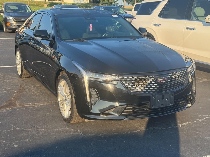 Cadillac CT4 Vehicle Full-screen Gallery Image 02