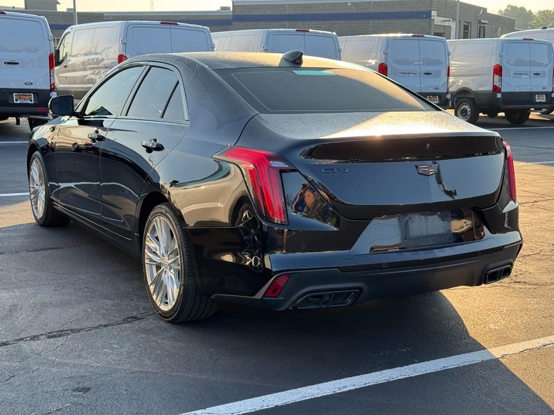 Cadillac CT4 Vehicle Full-screen Gallery Image 04