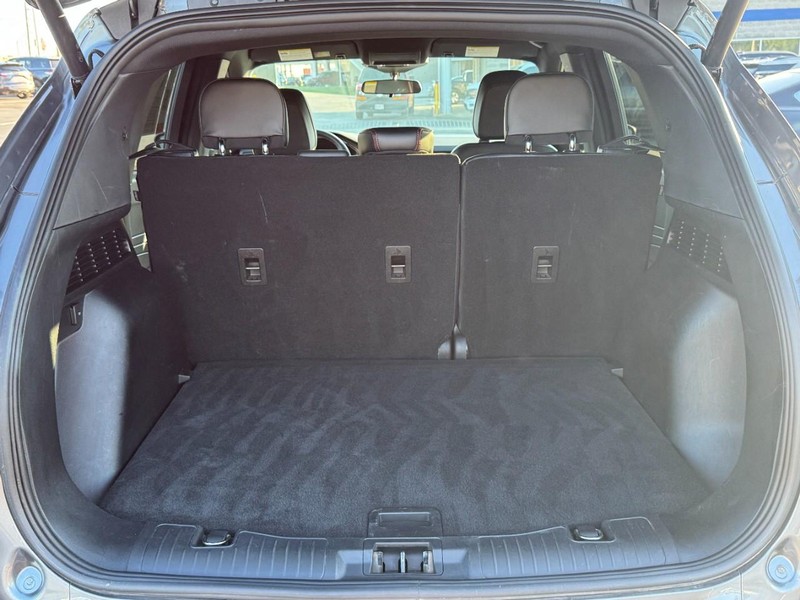 Ford Escape Vehicle Full-screen Gallery Image 05