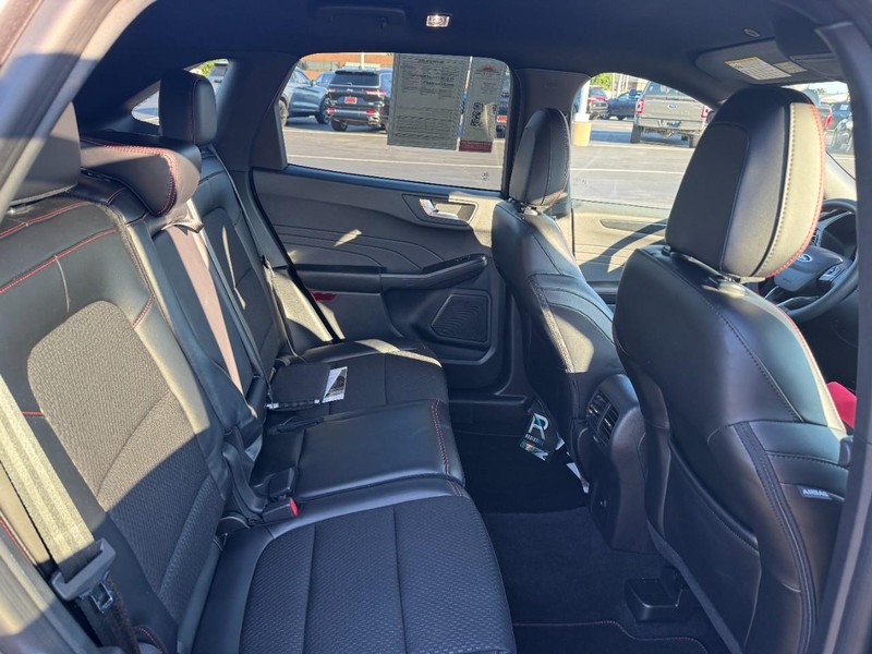 Ford Escape Vehicle Full-screen Gallery Image 10