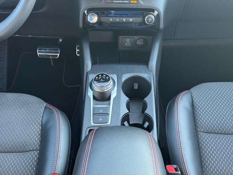 Ford Escape Vehicle Full-screen Gallery Image 15