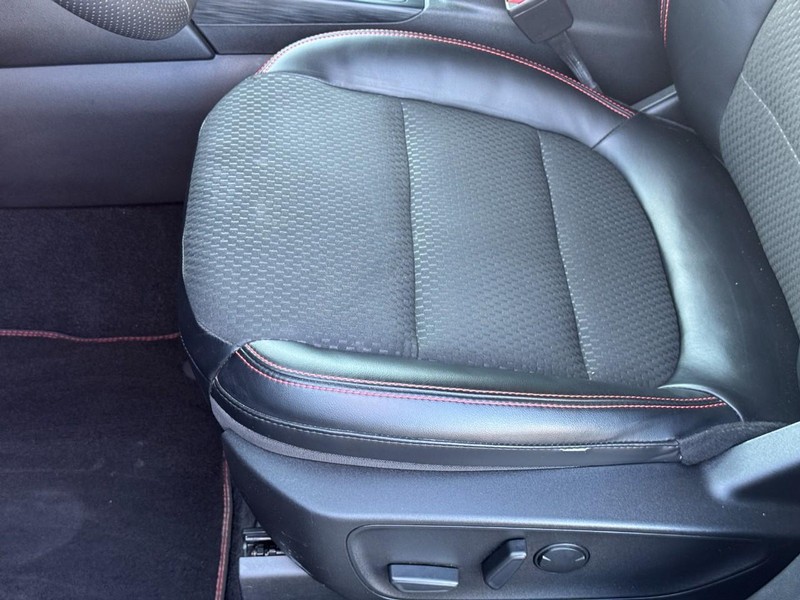 Ford Escape Vehicle Full-screen Gallery Image 17