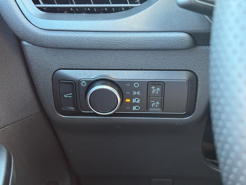 Ford Escape Vehicle Full-screen Gallery Image 18