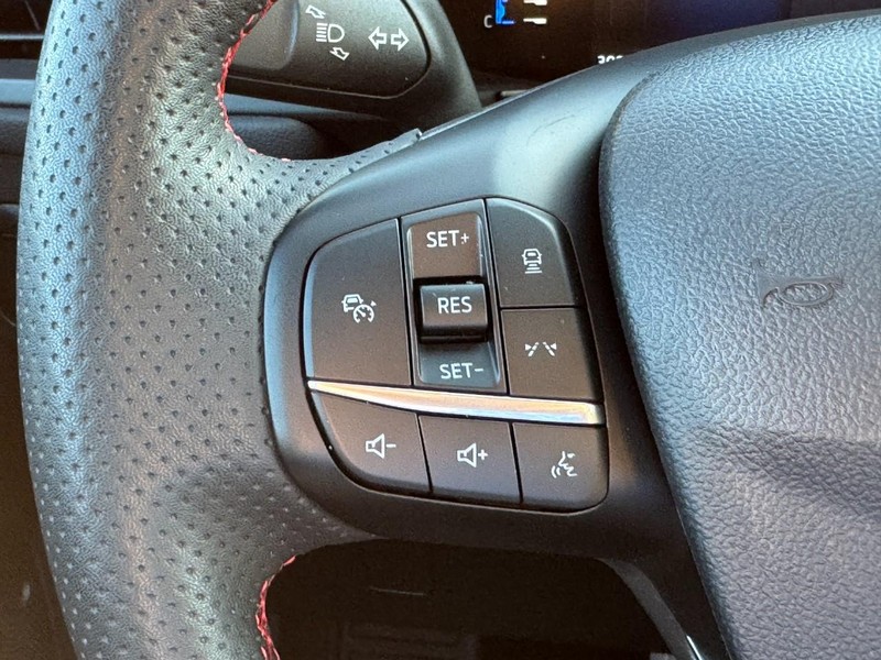 Ford Escape Vehicle Full-screen Gallery Image 19