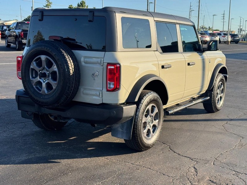 Ford Bronco Vehicle Full-screen Gallery Image 03